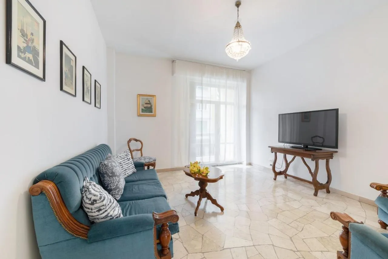 Il Salotto Blu - Appartamento Con Parcheggio Florence 0*,  Italy
